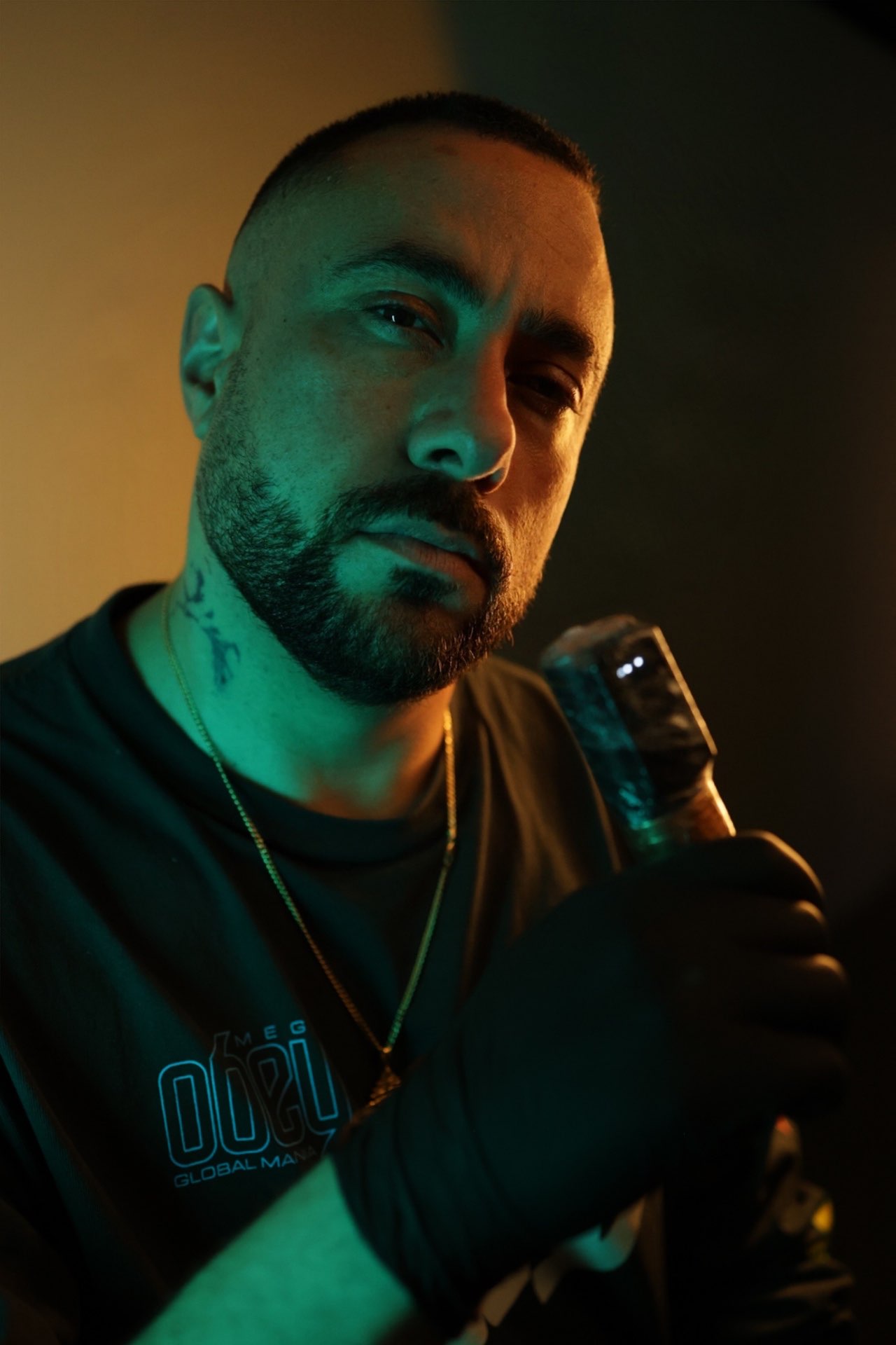 Haissam Mokdad met zijn tattoomachine