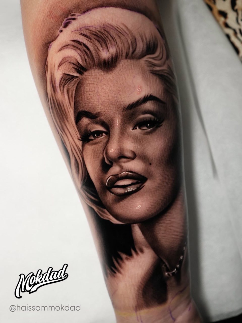 Onderarm met portret van Marilyn Monroe, getatoeëerd door Haissam Mokdad